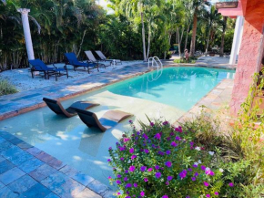 Poolside Waterfront Guest Suite minutes to 5th AVE